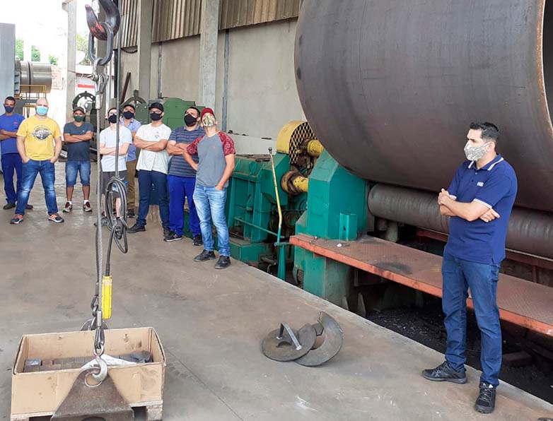 Foto da fase de teste de produto feito pela usinagem da TSB Metalúrgica em Londrina